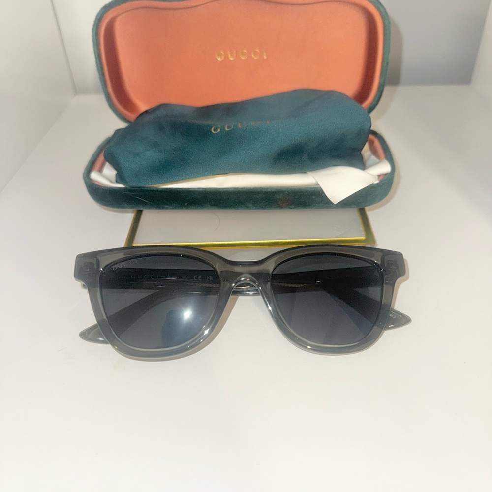 New Gucci Black Sunglasses With Case